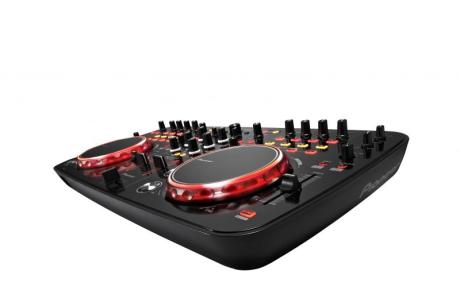 Pioneer DDJ-Ergo Limited - DJská hobby mixážní konzole