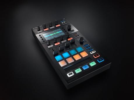 Native Instruments: Traktor Kontrol D2