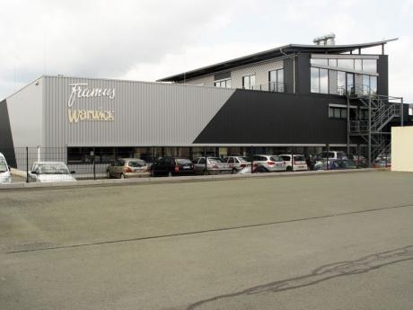 Továrna Framus & Warwick v Marneukirchenu zvenčí.