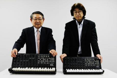 Fumio Mieda (vlevo) a Hiroaki Nishijima (vpravo) - tvůrci syntezátoru Korg MS-20
