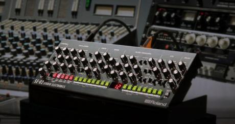 Roland: SE-02 Analog Synthesizer
