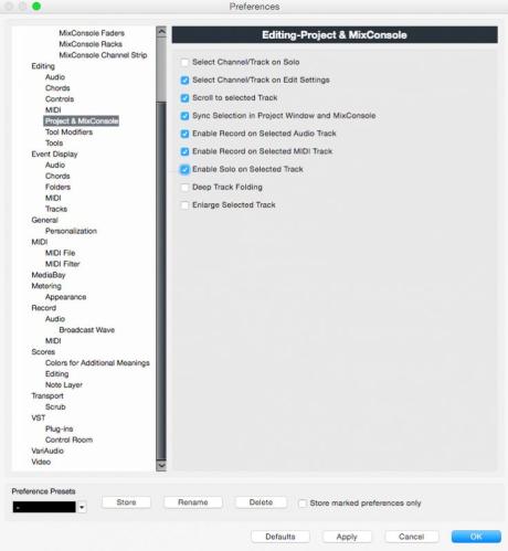 Preference umožní automatické přepínání funkce Solo podle vybrané stopy.