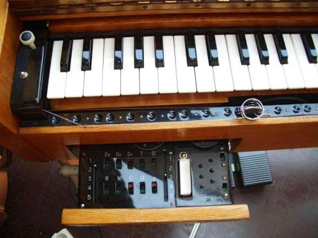 Rockové klávesy - Začátky elektronických nástrojů