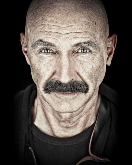 Tony Levin - Dlouhoprstý bandita