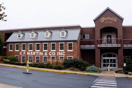 C. F. Martin & Co. - několik fotografií ze staré i nové továrny