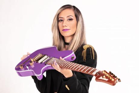 Lari Basilio - Právnička, která dala přednost kytaře