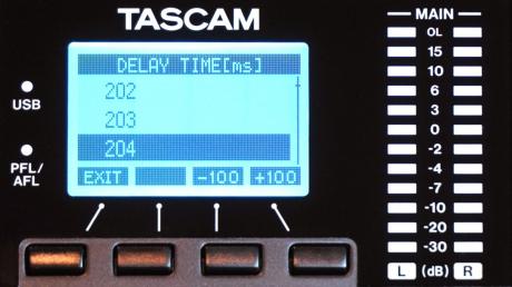 Tascam Model 12 - analogový mixážní pult 