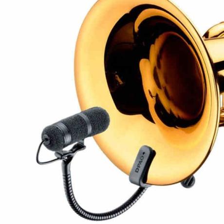 Klipsnový mikrofon u korpusu trumpety