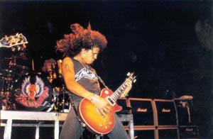 Co nového u kytarových velikánů - Slash