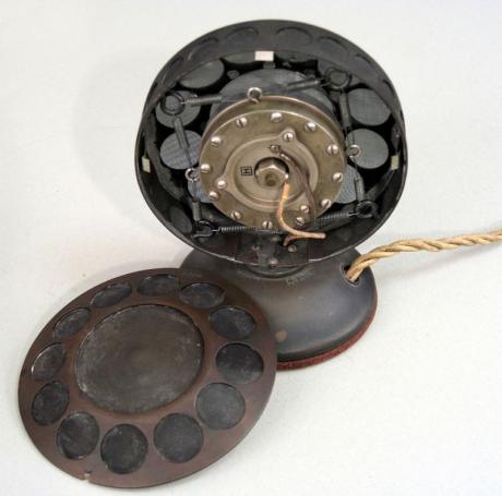 Uhlíkový mikrofon firmy Western Electric Double Button